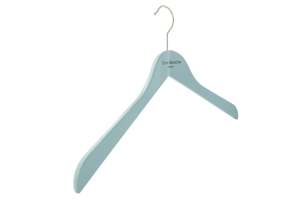cintre-bois-129-bleu-logo-cintres-actus-france