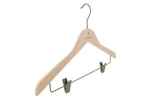 cintre-bois-146c-pinces-bronze-cintres-actus-france