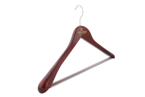 cintre-bois-acajou-239-30-barre-pantalon-cintres-actus-france