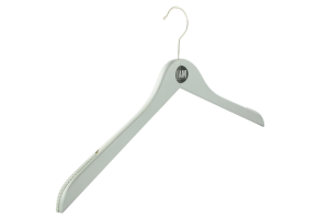 cintre-bois-argent-329-antiglisse-cintres-actus-france