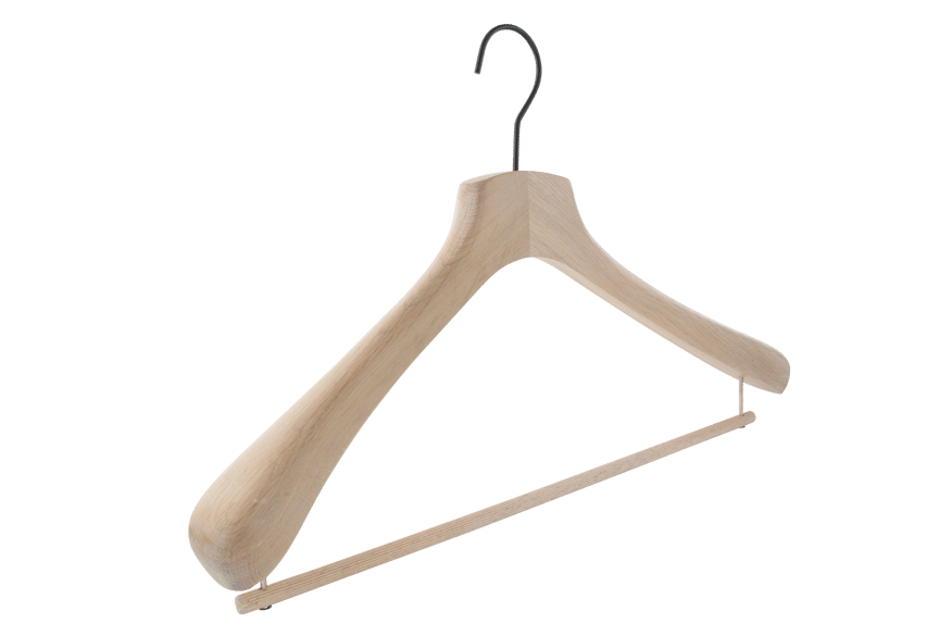 cintre-bois-chene-blanchi-756-barre-pantalon-cintres-actus-france