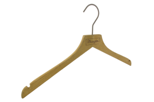 cintre-bois-chene-vieilli-149h-logo-wrangler-cintres-actus-france