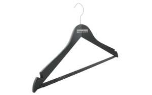 cintre-bois-noir-139hr-logo-argent-cintres-actus-france