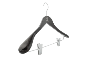 cintre-bois-wenge-245c-logo-incruste-cintres-actus-france