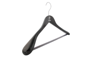 cintre-bois-wenge-costume-255-le-lana-cintres-actus-france