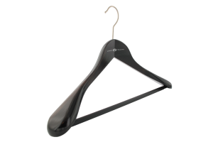 cintre-bois-wenge-costume-255-linssen-yachts-cintres-actus-france