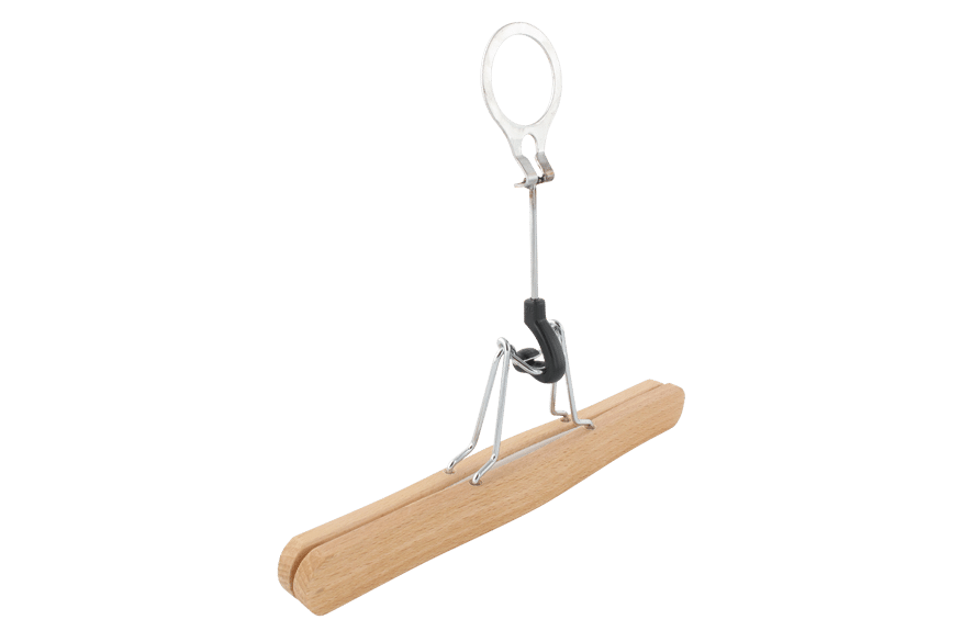 Cintre en bois avec pinces pour jupes et pantalon (CPBM) - Le