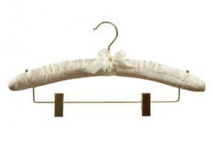 cintre-satin-hotel-ensemble-514C-cintres-actus-france
